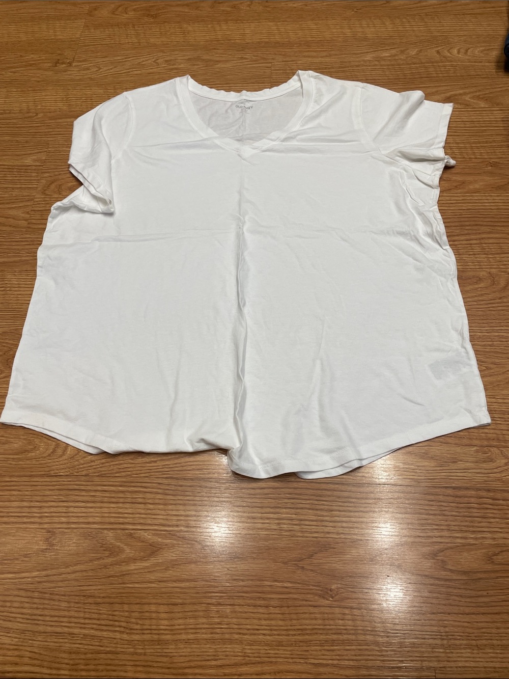 Old Navy White V-Neck Short Sleeve Tee